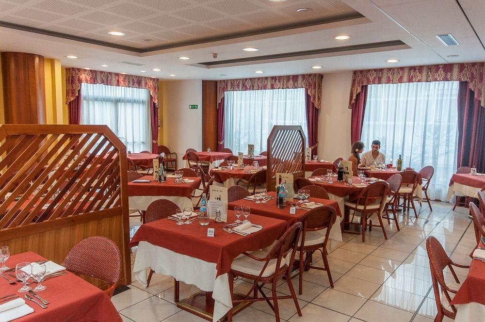 Alpholiday Dolomiti Wellness & Family Hotel Dimaro Kültér fotó