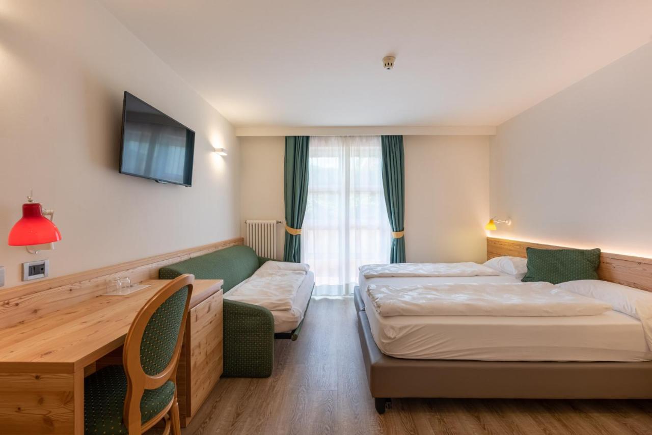 Alpholiday Dolomiti Wellness & Family Hotel Dimaro Szoba fotó