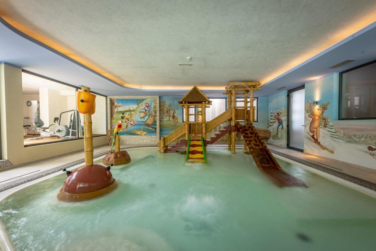 Alpholiday Dolomiti Wellness & Family Hotel Dimaro Kültér fotó
