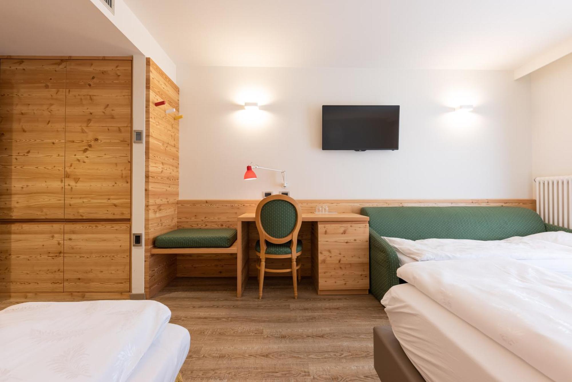 Alpholiday Dolomiti Wellness & Family Hotel Dimaro Szoba fotó