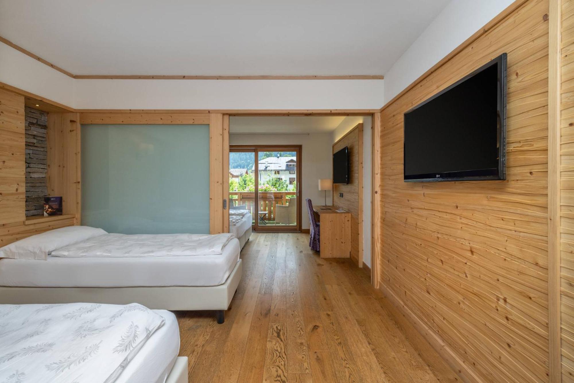 Alpholiday Dolomiti Wellness & Family Hotel Dimaro Szoba fotó