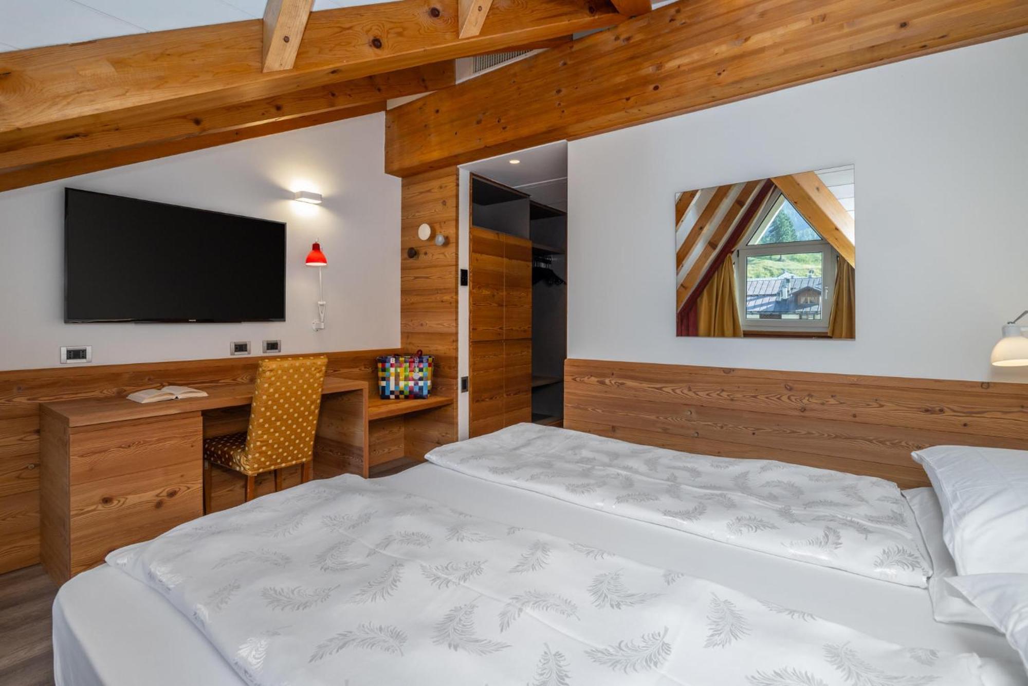 Alpholiday Dolomiti Wellness & Family Hotel Dimaro Szoba fotó